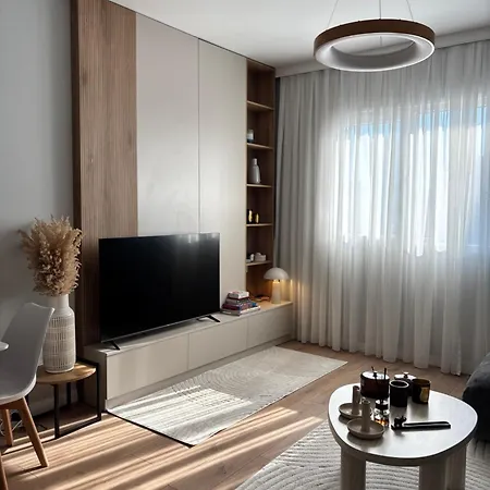 Stylish Minimal With Views-central Appartement Tirana