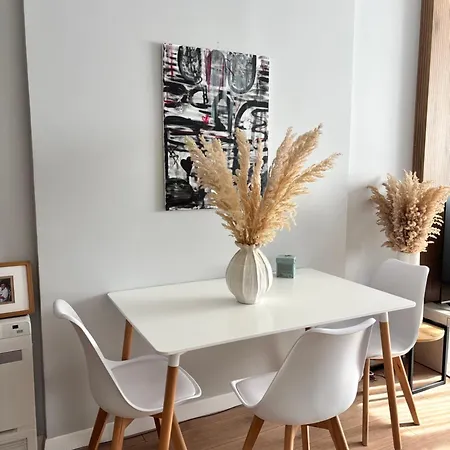 Stylish Minimal With Views-central Appartement