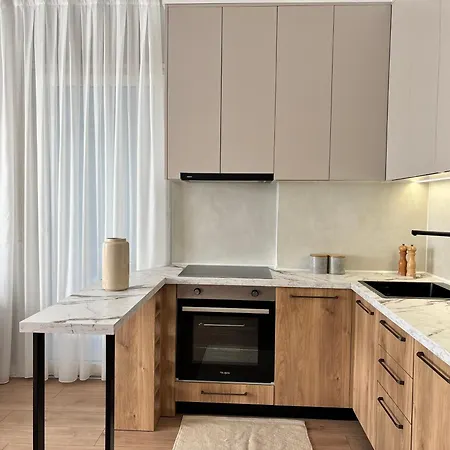 Stylish Minimal With Views-central