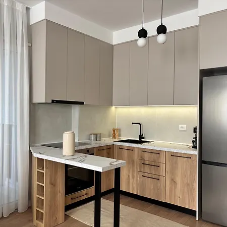 Stylish Minimal With Views-central Appartement Tirana